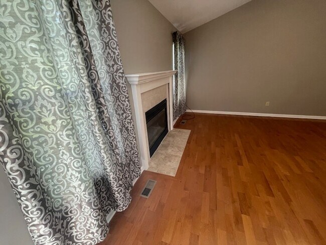 Building Photo - Maryville City, 3 bedroom, 2 bath, 2-car g...