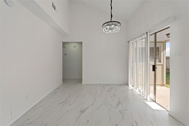 Foto del edificio - 14818 Gladewick Dr