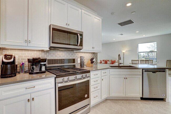 Building Photo - 17635 Camden Dr