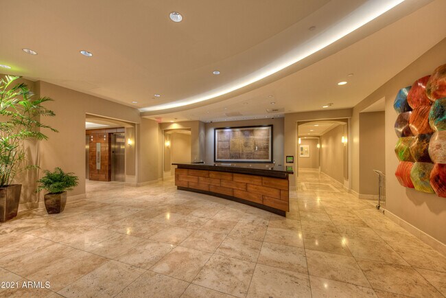 Building Photo - 2211 E Camelback Rd