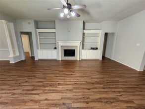 Building Photo - 1011 Lexington Green Dr