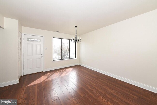 Foto del edificio - 7601 Crittenden St