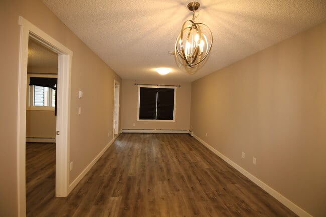 Building Photo - 1506 Tamarack Blvd NW
