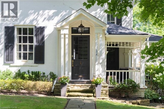 Building Photo - 212 King St