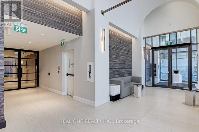 Building Photo - 39 Roehampton Ave
