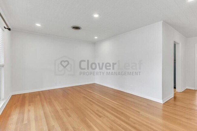Foto del edificio - 231 General Krueger Blvd