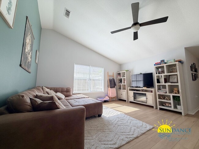 Foto del edificio - Stunning 3 Bedroom Home in Gulf Breeze with stand out accents!