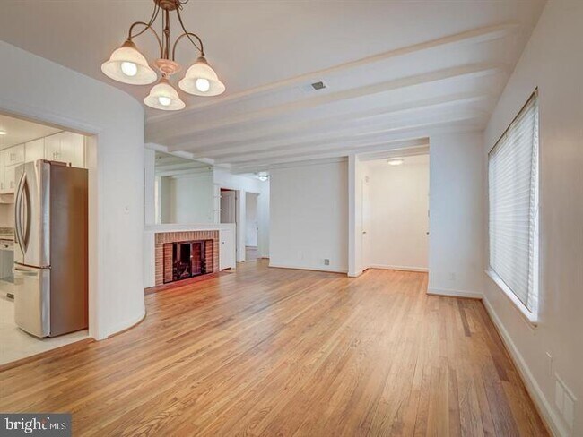 Building Photo - 8121 Lockney Ave