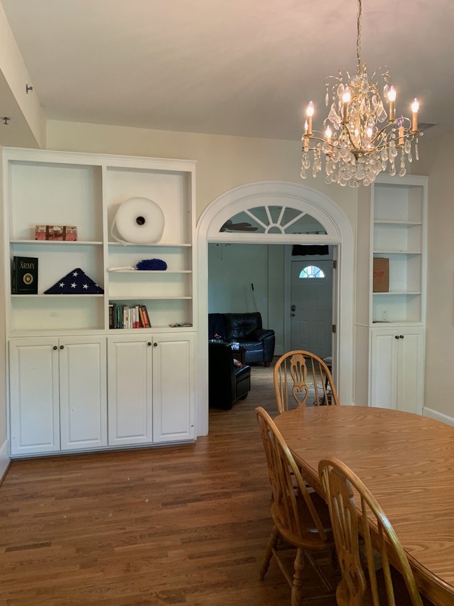 Built-in's - 1041 Cherokee Rd
