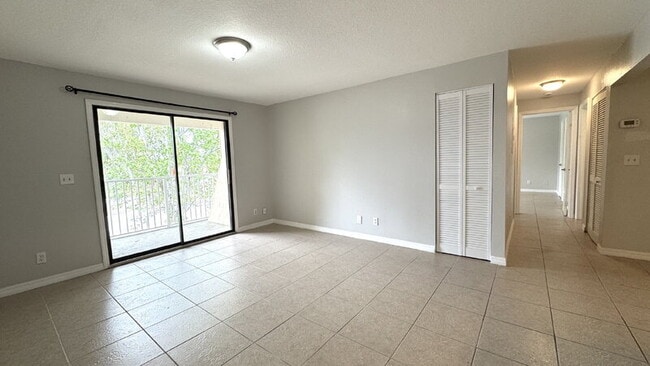 Building Photo - 3960 Oak Trail Run