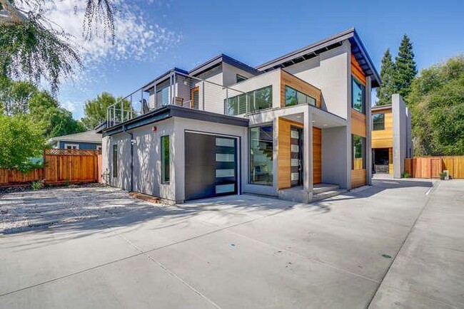 Building Photo - 534 N Whisman Rd