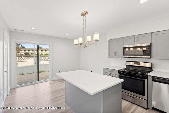 Building Photo - 19 Creek Rd