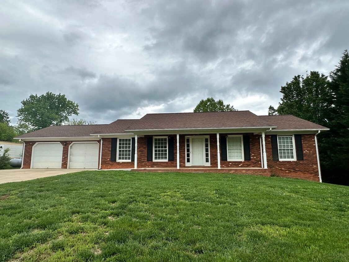 Foto principal - MOVE-IN READY! NO HUD NO SECTION 8