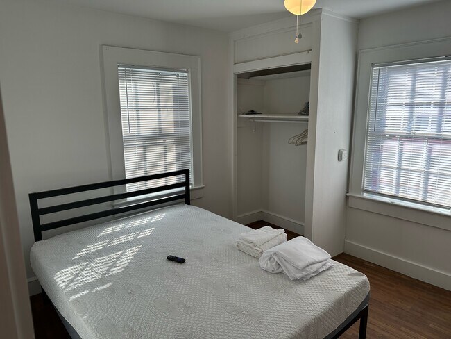 Foto del edificio - 1720 Roseland St