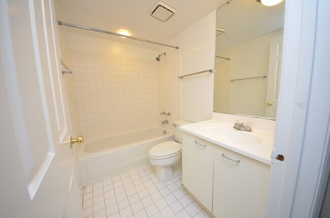 Building Photo - 2218 S 11th