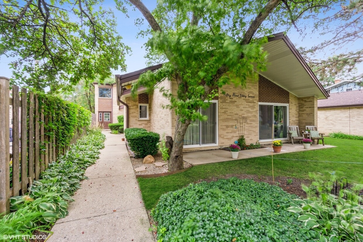 5967 North East Circle Avenue Unit 1C, Chicago, IL 60631 Condo for