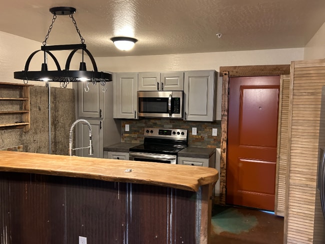 Building Photo - 6244-6243 Three Needles Ln