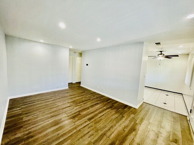 Foto del edificio - 640 Pinewood Dr