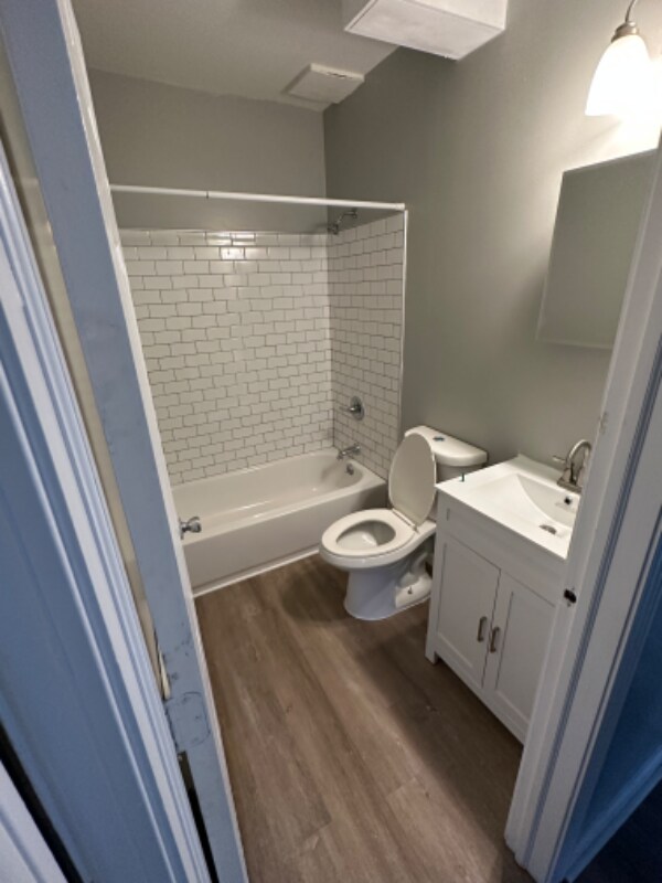 Building Photo - 462 Summit St