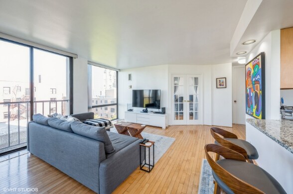 Foto principal - 345 W Fullerton Pky