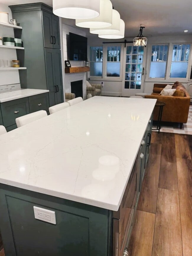 Building Photo - 30 Knoll Top Rd