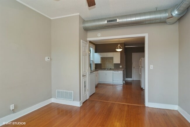 Building Photo - 2248 N Southport Ave