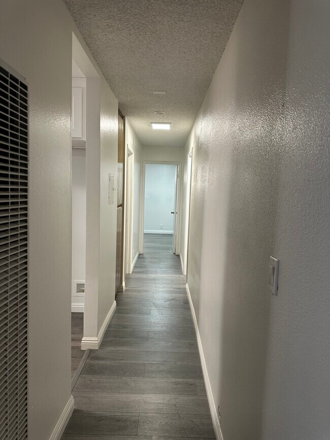 Building Photo - 244 S 10th St