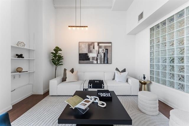 Foto del edificio - 689 Marin Blvd