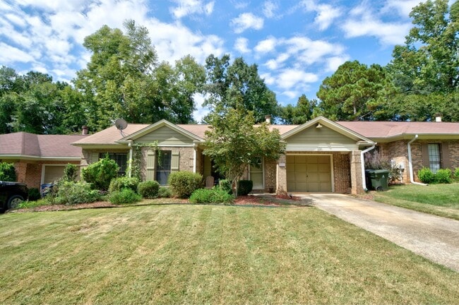 Heart of Auburn! 2 Bedroom Townhouse For Rent - Heart of Auburn! 2 Bedroom Townhouse For Rent