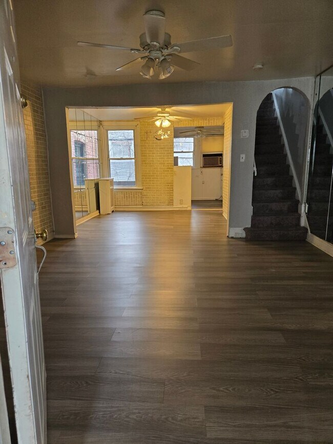 Building Photo - Oak Lane 3BR **PHA OK!**