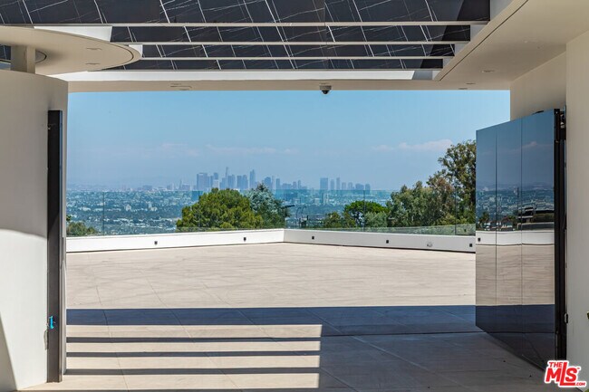 Foto del edificio - 9364 Beverlycrest Dr