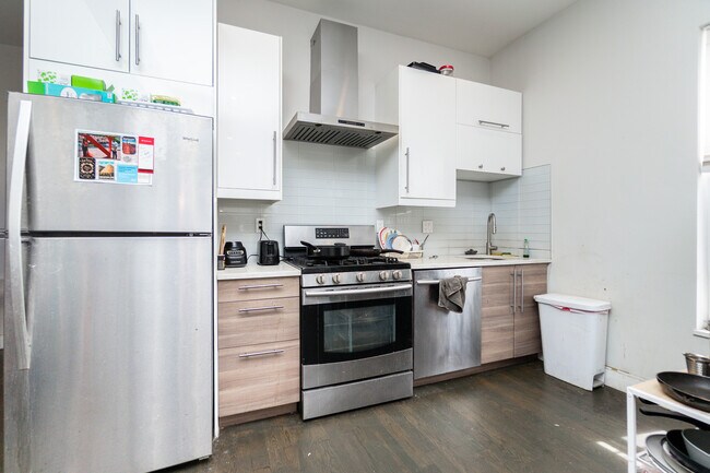 Building Photo - 78 Forest St