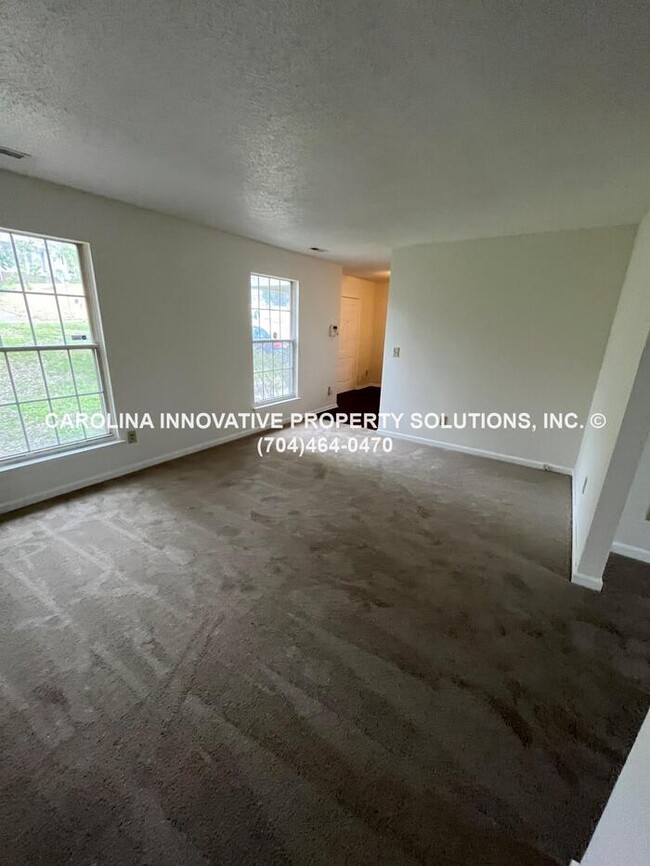 Building Photo - 10722 Roxbury Ct