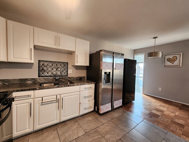 Foto del edificio - 7316 Donnell Pl