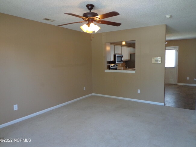Building Photo - 102 Meadowbrook Ln