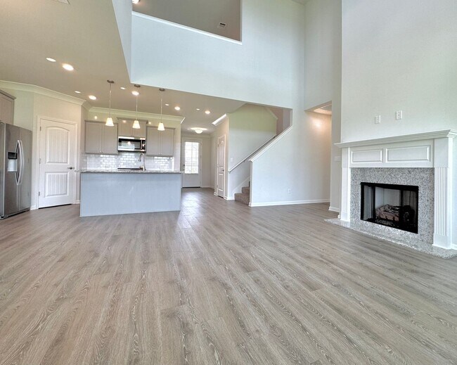 Foto del edificio - Spacious 4BR/3BA Townhouse in Desirable Be...