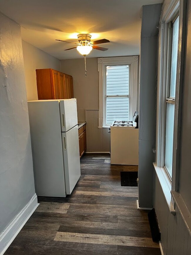 Building Photo - Updated 1 Bedroom Unit In The Southside wi...