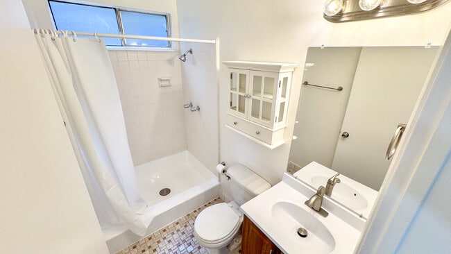 Building Photo - 03376DE