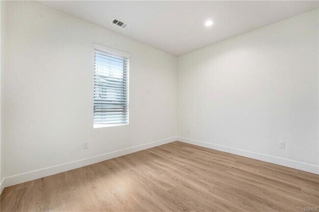 Foto del edificio - 7209 N Chestnut Ln