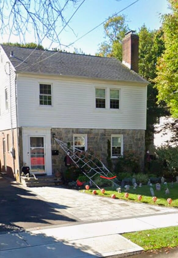 Primary Photo - 11 Lawrence Ave