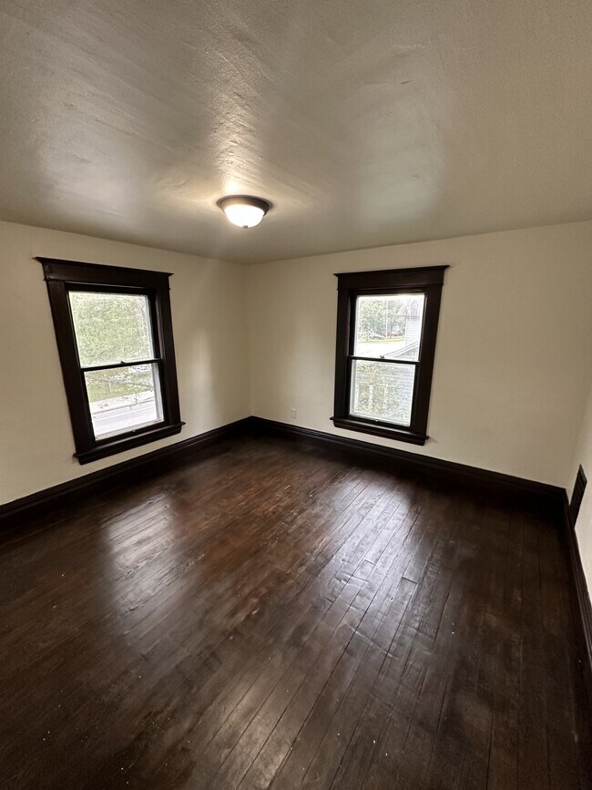 Foto del edificio - 910 S Main St