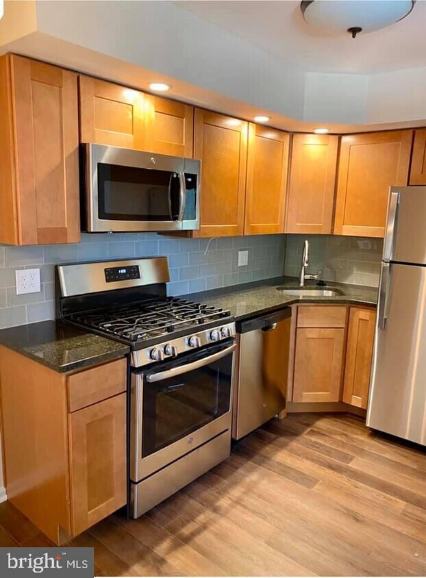 Primary Photo - 1806 S 27th St