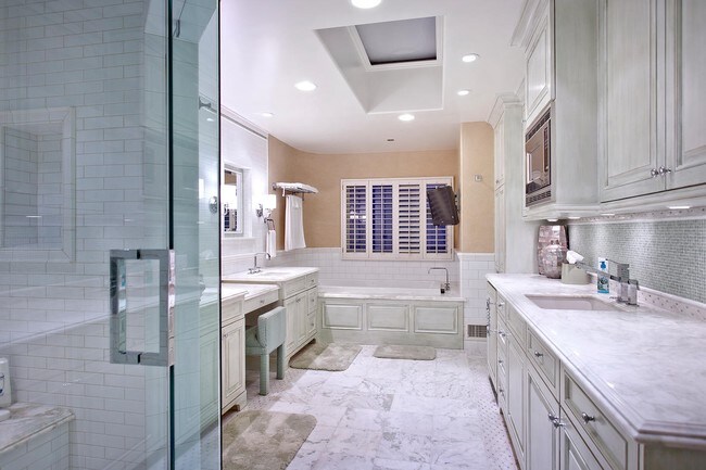 Interior Photo - Main Beach Estate
