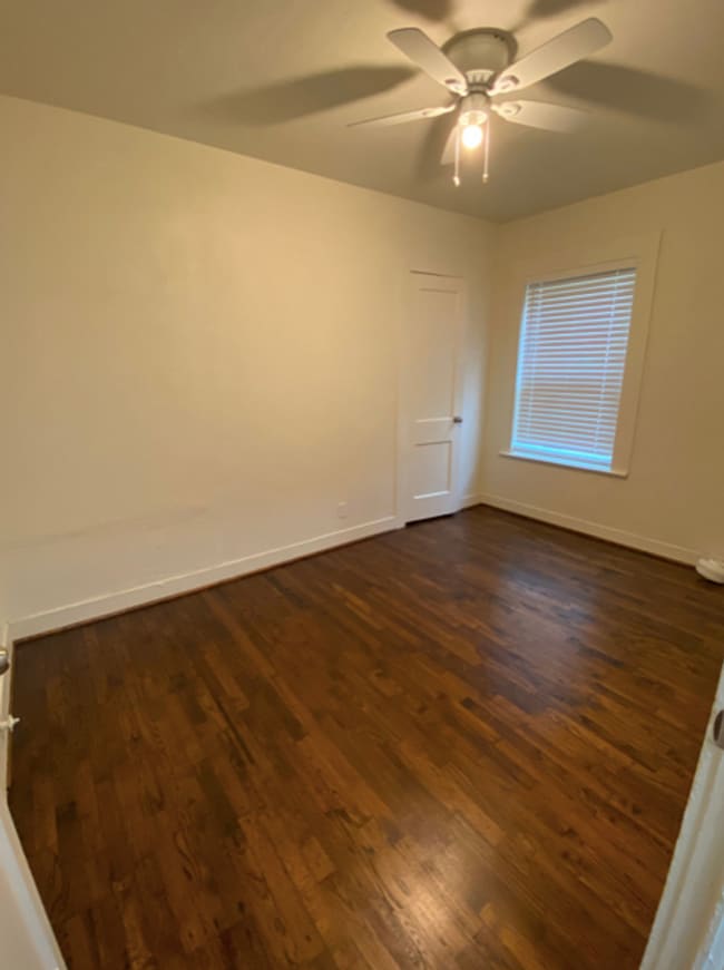 Building Photo - Cute 2 bed/1 bath House Steps Away from Park