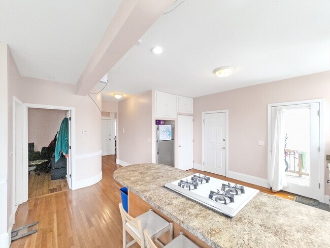 Foto del edificio - 32 Fisher Ave