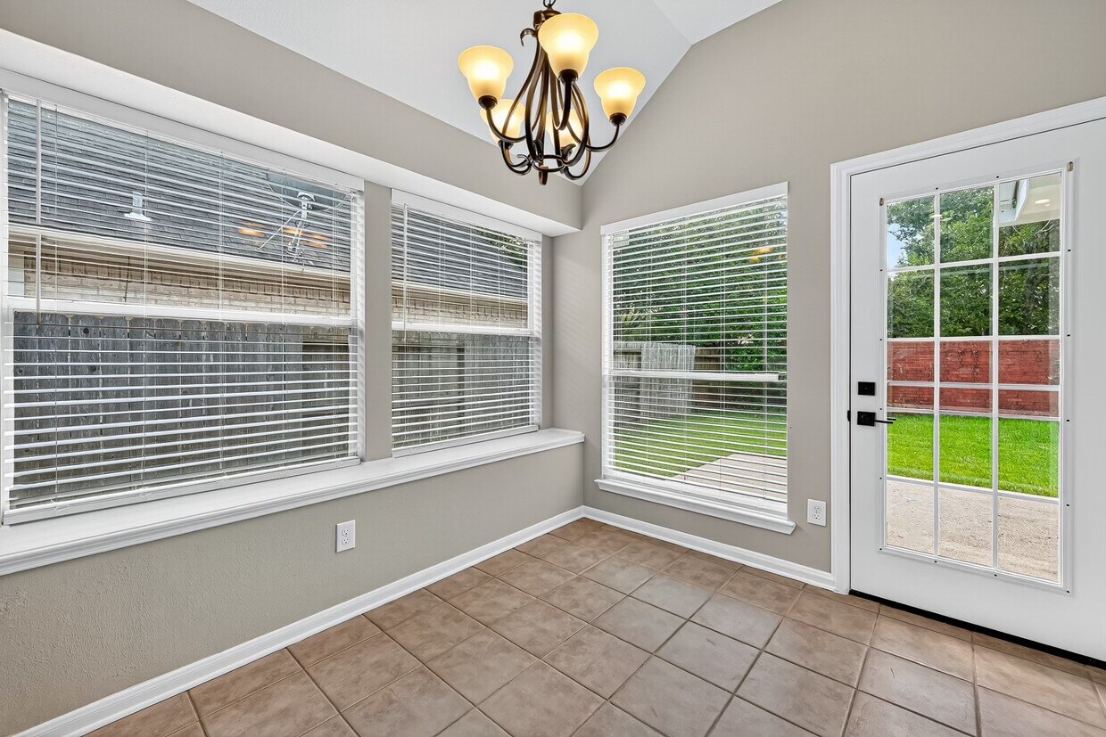 Foto del edificio - 8735 River Wind Dr