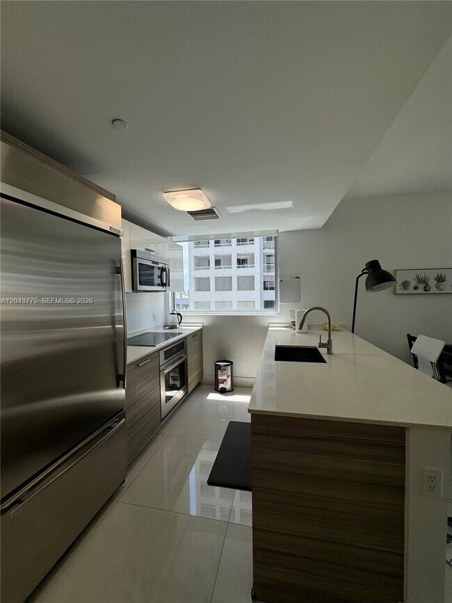 Foto del edificio - 1300 Brickell Bay Dr