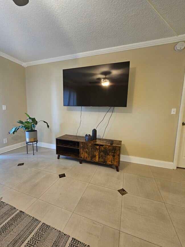 Building Photo - 6475 W Oakland Park Blvd