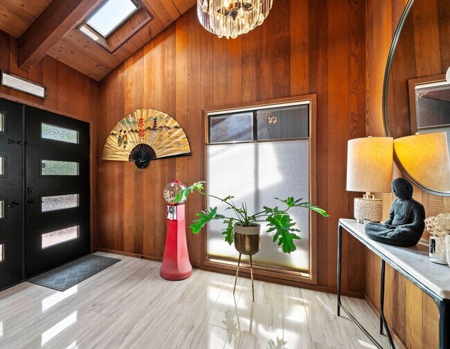 Building Photo - Rustic Elegance Meets Modern Luxury in Gra...