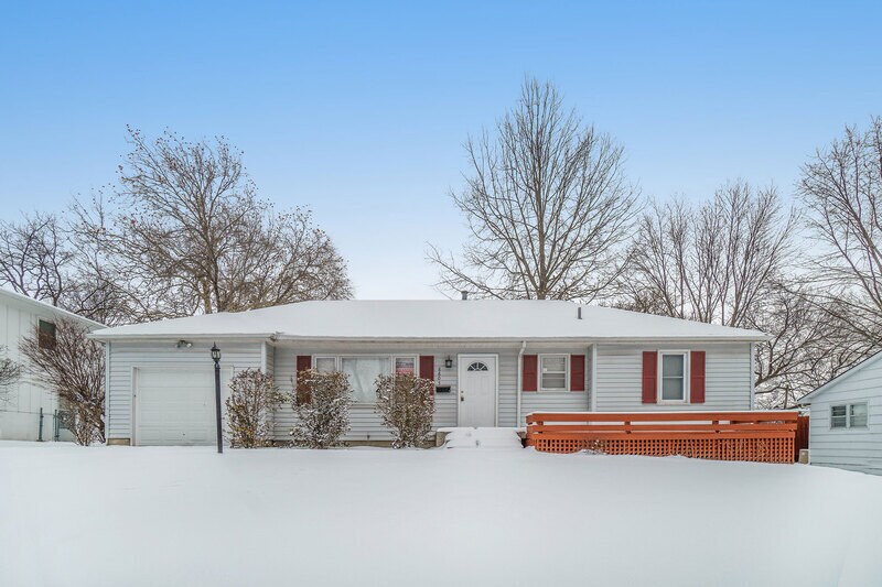 8805 Grandview St, Overland Park, KS 66212 House for Rent in Overland